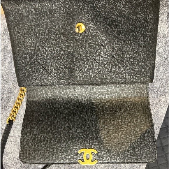 CHANEL
Caviar Diamond Stitched Small Top
Handle Flap Black - Picture 7 of 9